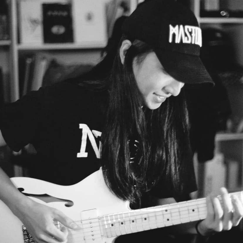 Renjie Bai, Guitar and Bass Guitar teacher in Mont Albert